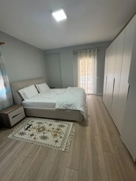 Tirane, jepet me qera apartament 2+1+Ballkon Kati 4, 100 m² 480 € (Fresk)
