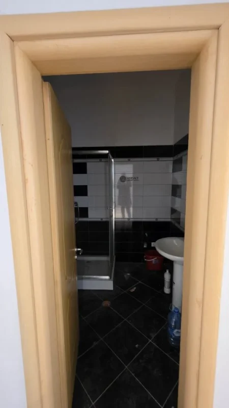 Lushnje, shitet apartament 1+1+Ballkon Kati 1, 85 m² 76.000 € 