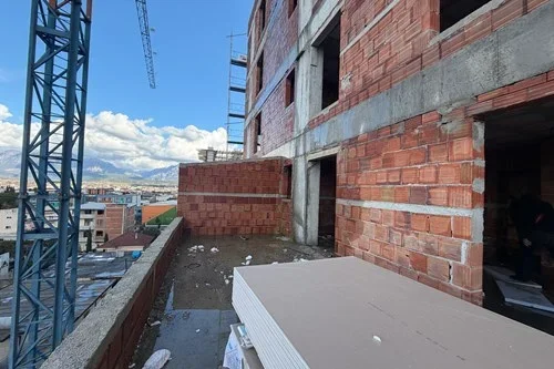 Tirane, shitet apartament 3+1+Ballkon Kati 5, 107 m² 98.300 € (Rrethi Ullirit Kamez)