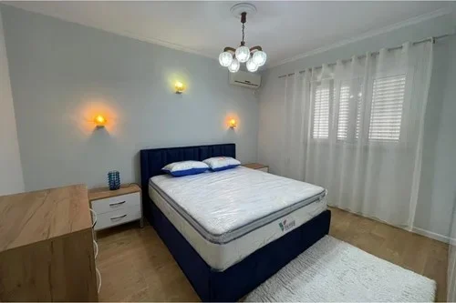 Tirane, jepet me qera apartament 2+1+Ballkon Kati 2, 103 m² 850 € (Rruga Durresit)
