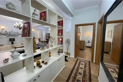 Tirane, jepet me qera apartament 2+1+Ballkon Kati 2, 103 m² 850 € (Rruga Durresit)