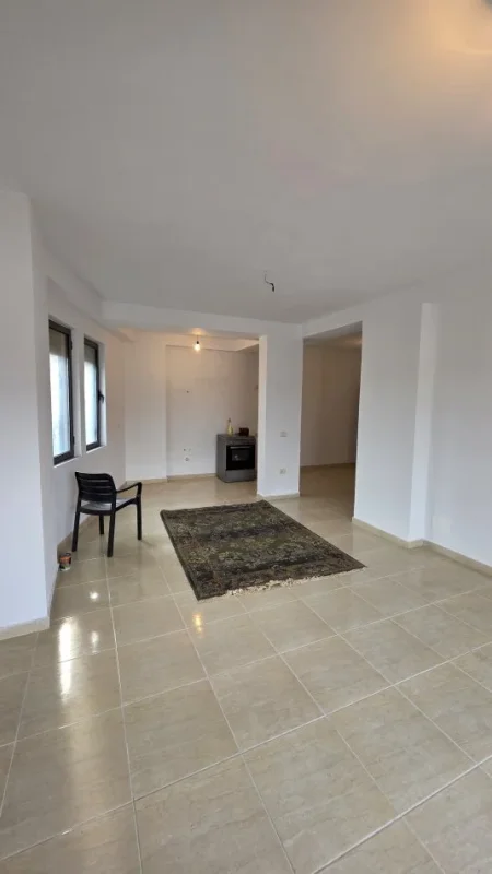 Lushnje, shitet apartament 2+1+Ballkon Kati 4, 104 m² 92.000 € 