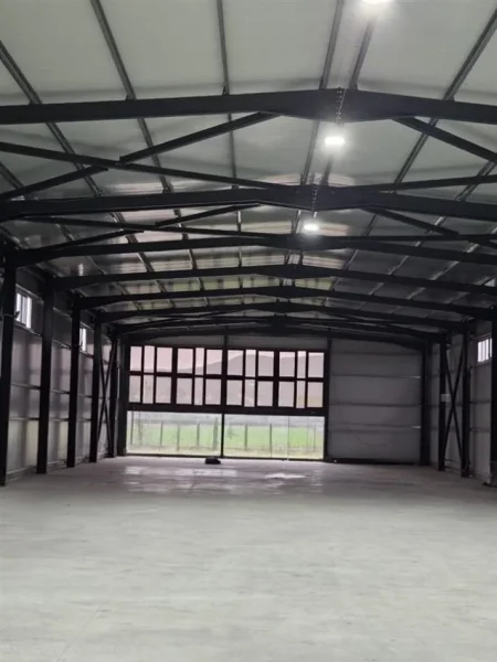 Tirane, jepet me qera magazine Kati 0, 5.000 m² 2.800 € (Fushe Preze)