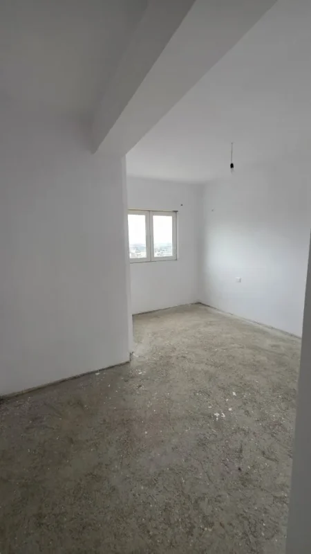 Lushnje, shitet apartament 2+1+Ballkon Kati 7, 104 m² 70.000 € 