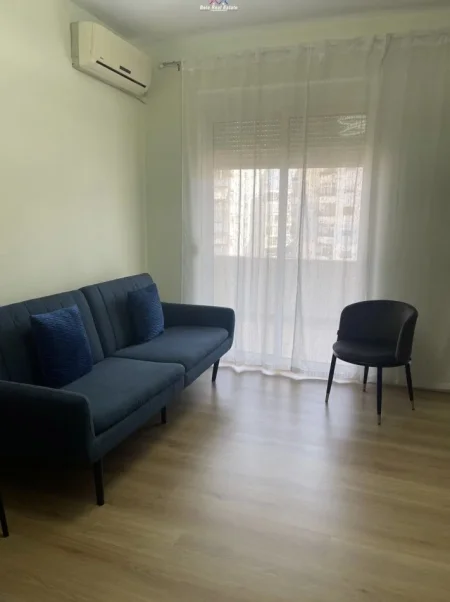Tirane, jepet me qera apartament 1+1+Ballkon Kati 5, 63 m² 600 € 