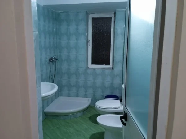 Tirane, shitet apartament 2+1+Ballkon Kati 3, 80 m² 132.000 € (Ngjitur me Medresen)