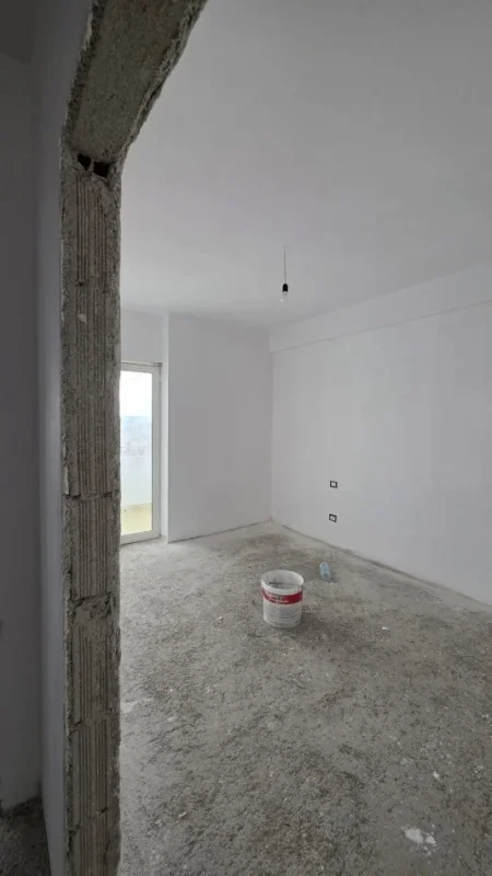 Lushnje, shitet apartament 2+1+Ballkon Kati 8, 104 m² 70.000 € 