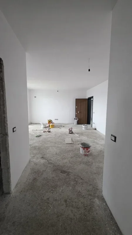 Lushnje, shitet apartament 2+1+Ballkon Kati 8, 104 m² 70.000 € 