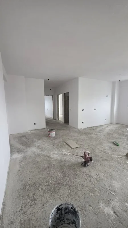 Lushnje, shitet apartament 2+1+Ballkon Kati 8, 104 m² 70.000 € 