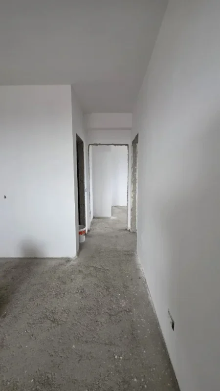 Lushnje, shitet apartament 2+1+Ballkon Kati 8, 70.000 € 