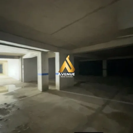 Tirane, shitet garazh | post parkimi Kati -1, (Fusha Aviacionit)