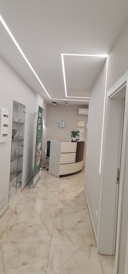 Tirane, jepet me qera ambjent biznesi Kati 0, 70 m² 1,900 € (Rruga Fortuzi / Zyhri Bajrami, Ap 3)
