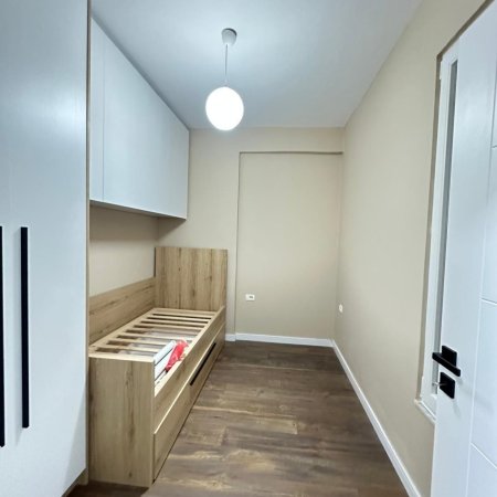 Tirane, jepet me qera apartament 2+1 Kati 3, 70 m² 500 € (Yzberish)