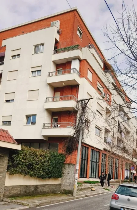 Shqiperi, shes apartament 3+1+Aneks+Ballkon Kati 2, 130 m² 