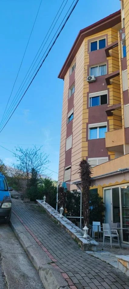 Tirane, jap me qera apartament 3+1+Aneks+Ballkon Kati 1, 135 m² 530 € 