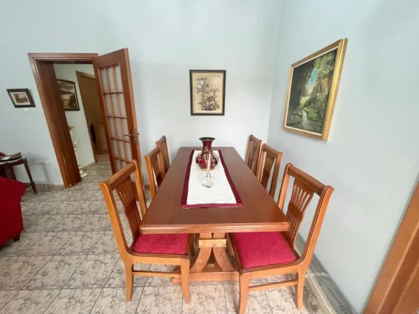 Tirane, jap me qera Vile 3+1+Aneks+Ballkon Kati 0, 830 € 