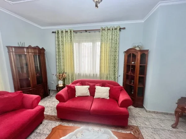 Tirane, jap me qera Vile 3+1+Aneks+Ballkon Kati 0, 830 € 