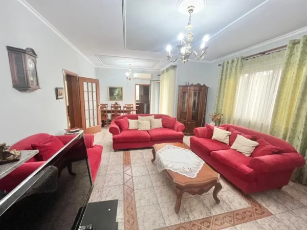 Tirane, jap me qera Vile 3+1+Aneks+Ballkon Kati 0, 830 € 