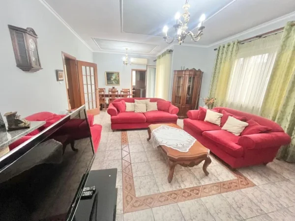 Tirane, jap me qera Vile 3+1+Aneks+Ballkon Kati 0, 830 € 