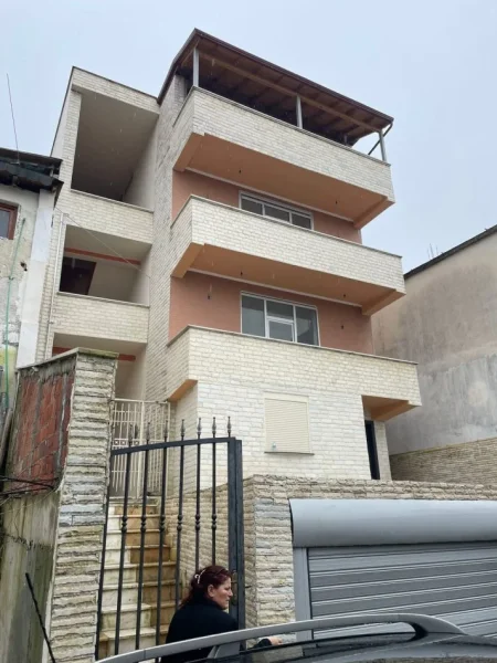 shes 3 Katshe , 430.000 €