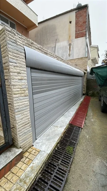 shes 3 Katshe , 430.000 €