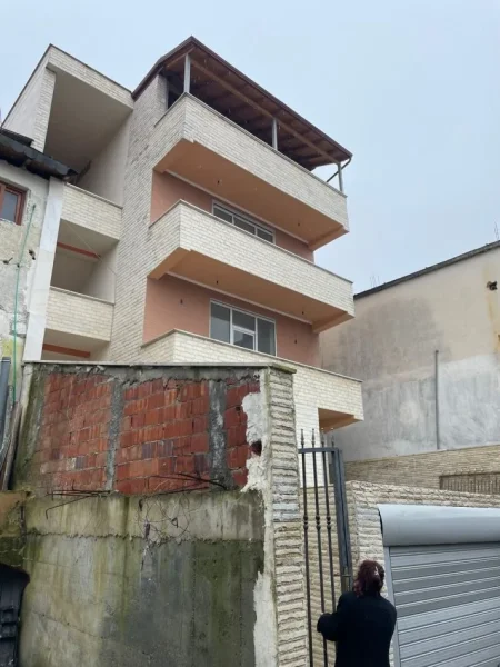 shes 3 Katshe , 430.000 €