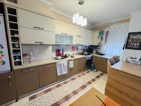 Tirane, shes apartament 1+1+Aneks+Ballkon Kati 4, 77 m² 100.000 € 