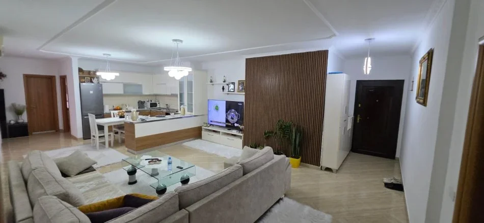 Tirane, jap me qera apartament 3+1+Aneks+Ballkon , 150 m² 1.000 € 