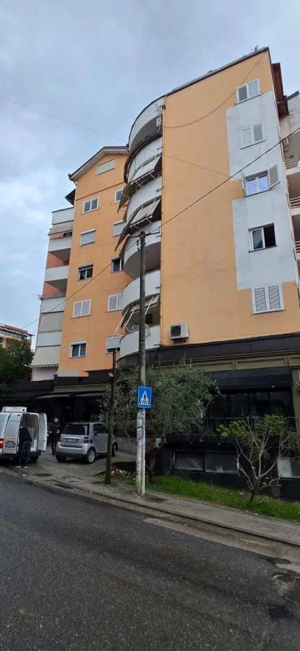 Tirane, jap me qera apartament 3+1+Aneks+Ballkon , 150 m² 1.000 € 