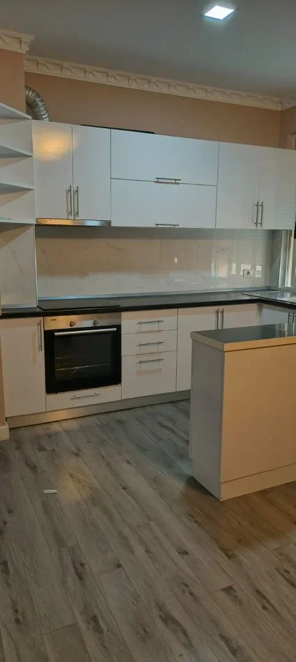 Tirane, jap me qera apartament 3+1+Aneks+Ballkon Kati 1, 140 m² 520 € 