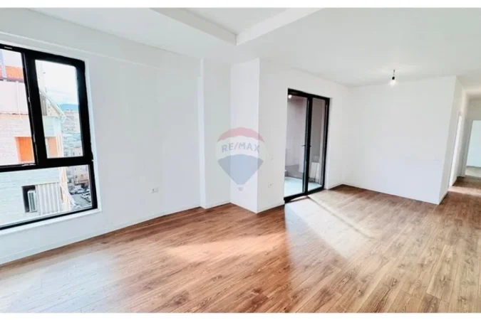 Tirane, shitet apartament 2+1+Ballkon me Post Parking, 94 m² 270.000 € (Myslym Shyri)