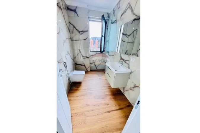 Tirane, shitet apartament 2+1+Ballkon me Post Parking, 94 m² 270.000 € (Myslym Shyri)