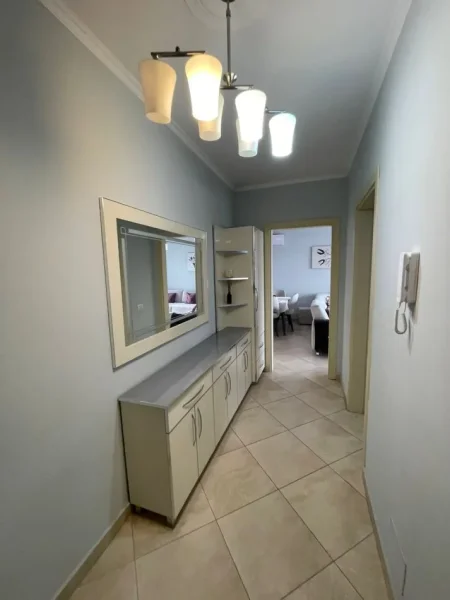Tirane, jepet me qera apartament 1+1+Ballkon Kati 4, 60 m² 400 € 