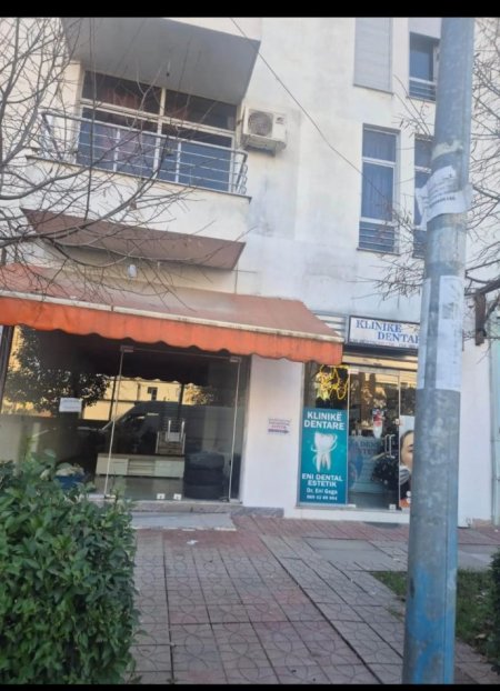 Tirane, jepet me qera ambjent biznesi Kati 0, 50 m² 400 € 