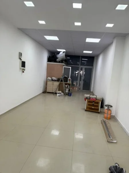 Tirane, jepet me qera ambjent biznesi Kati 0, 50 m² 400 € 