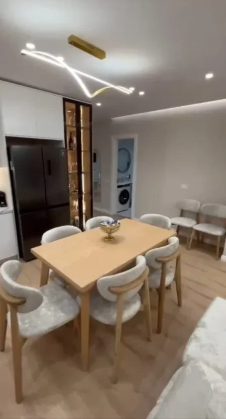 Tirane, shitet apartament 4+1+Aneks+Ballkon Kati 8, 425.000 € 