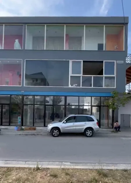 Tirane, shitet ambjent biznesi , 300 m² 260.000 € 