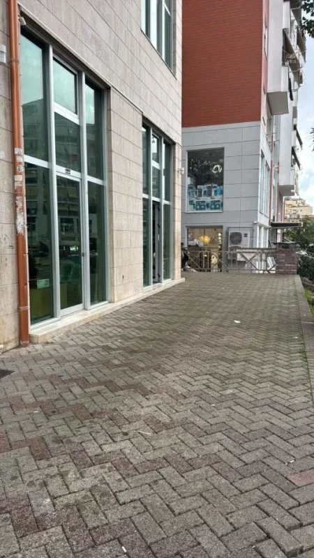 Tirane, shitet dyqan , 77 m² 420.000 € 