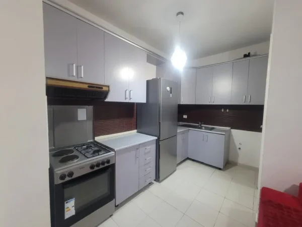 Tirane, jepet me qera apartament 1+1+Aneks+Ballkon Kati 7, 50 m² 450 € 