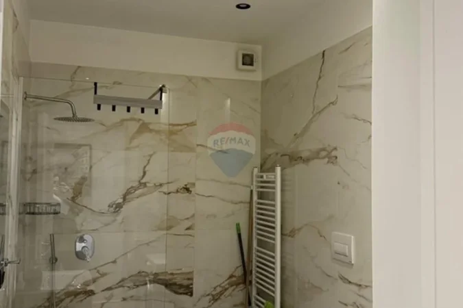 Jepet me qera apartament 2+1 , 96 m² 1.500 €