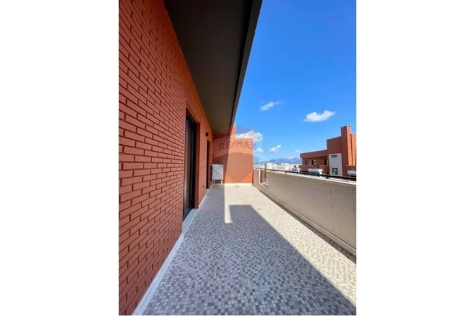 Tirane, jepet me qera apartament duplex 2+1 , 96 m² 1.500 € 