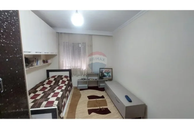 Tirane, jepet me qera apartament 2+1 , 75 m² 500 € (Brryli)
