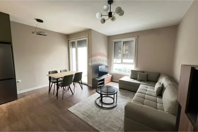 Tirane, jepet me qera apartament 2+1 , 100 m² 700 € (Brryli)