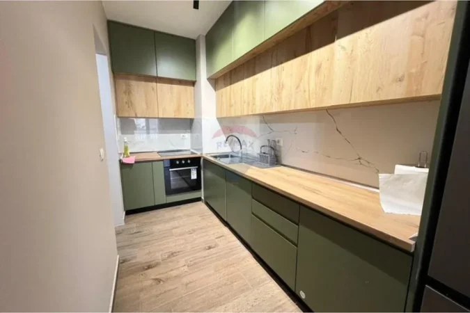 Tirane, jepet me qera apartament 2+1 , 100 m² 700 € (Brryli)