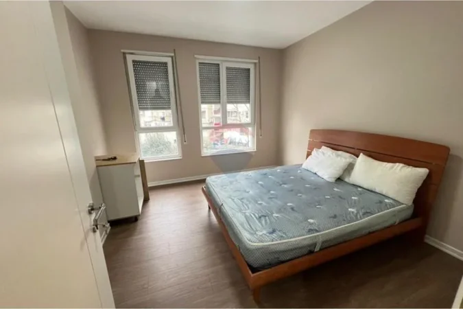 Tirane, jepet me qera apartament 2+1 , 100 m² 700 € (Brryli)