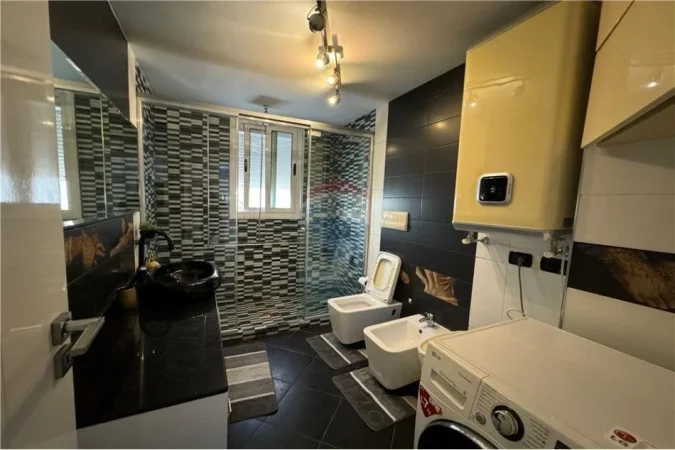 Tirane, jepet me qera apartament 2+1 , 111 m² 950 € 