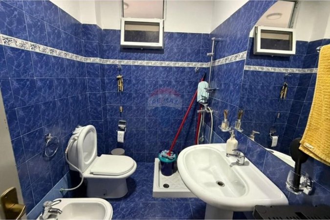 Tirane, jepet me qera zyre , 65 m² 550 € (Ali Demi)