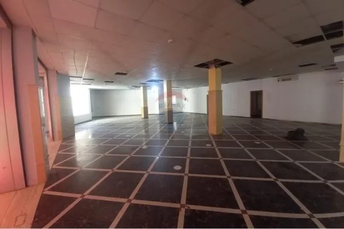 Tirane, shitet dyqan , 1.001 m² 1.500.000 € 