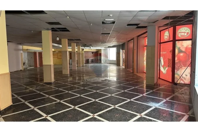 Tirane, shitet dyqan , 1.001 m² 1.500.000 € 