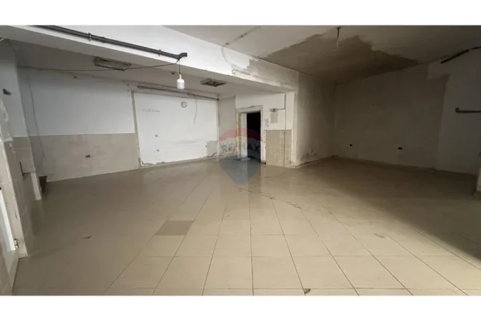 Tirane, shitet dyqan , 1.001 m² 1.500.000 € 